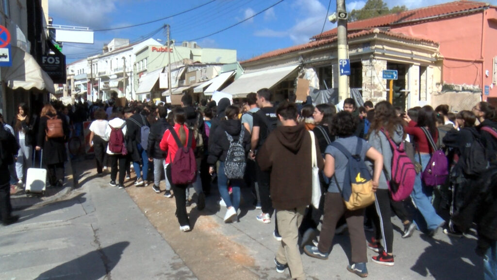 Χανιά: Εκατοντάδες μαθητές διαδήλωσαν για την τραγωδία στα Τέμπη