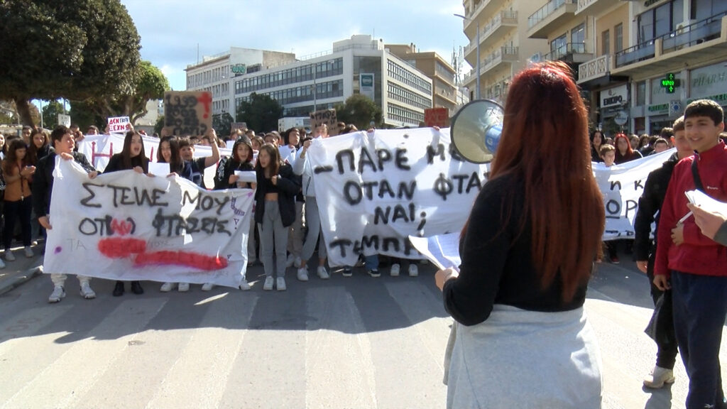 Χανιά: Εκατοντάδες μαθητές διαδήλωσαν για την τραγωδία στα Τέμπη