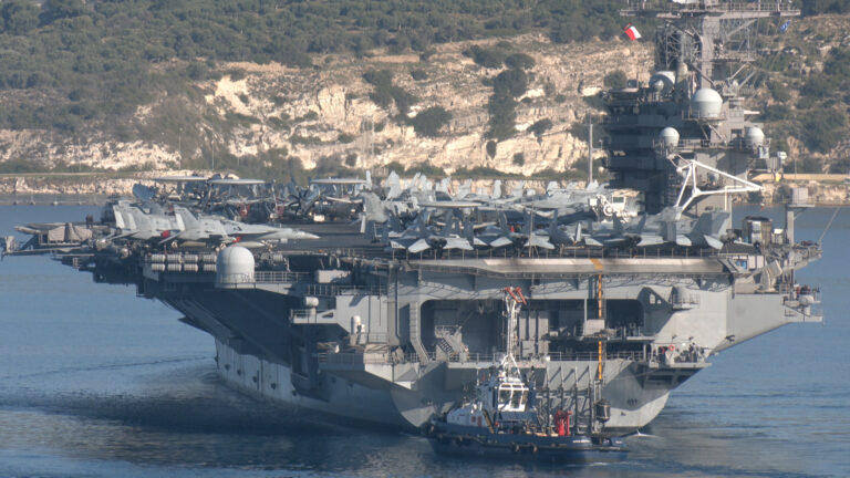 Στα Χανιά το πυρηνοκίνητο αεροπλανοφόρο USS George H.W. Bush