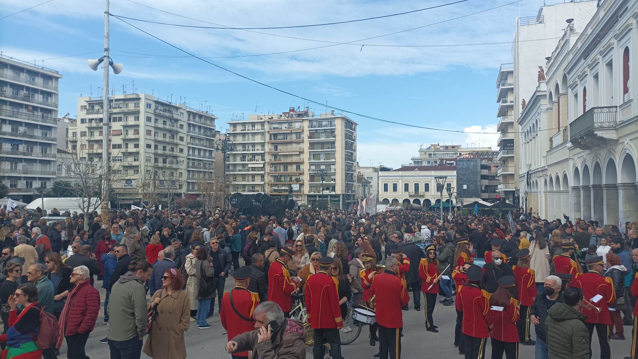 Πάτρα: Μεγάλη συμμετοχή στην απεργία- Συγκέντρωση στην πλατεία Γεωργίου (video-photos)