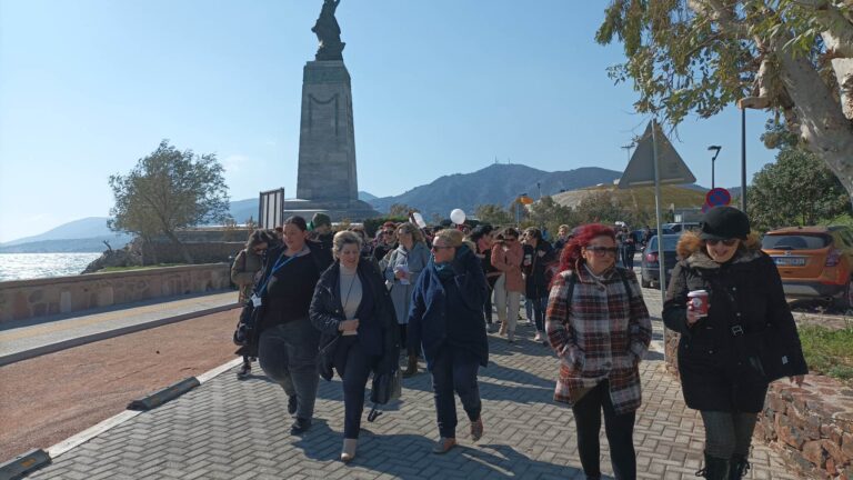 Μυτιλήνη: Συμβολικός περίπατος στήριξης των γυναικών και των δικαιωμάτων τους