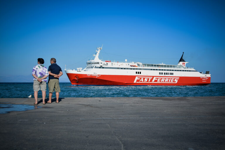 «Fast Ferries Andros»: Βλάβη κατά τον απόπλου του με 313 επιβάτες