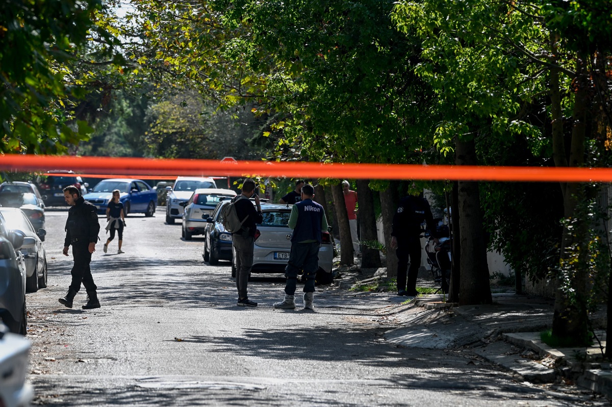 42ΧΡΟΝΟΣ ΑΝΔΡΑΣ ΠΥΡΟΒΟΛΗΣΕ ΔΥΟ ΥΠΑΛΛΗΛΟΥΣ ΕΤΑΙΡΕΙΑΣ ΦΥΣΙΚΟΥ ΑΕΡΙΟΥ ΣΤΗΝ Ν.ΕΡΥΘΡΑΙΑ ΣΚΟΤΩΝΟΝΤΑΣ ΤΟΝ ΕΝΑΝ ΚΑΙ ΤΡΑΥΜΑΤΙΖΟΝΤΑΣ ΣΟΒΑΡΑ ΤΟΝ ΔΕΥΤΕΡΟ (ΜΙΧΑΛΗΣ ΚΑΡΑΓΙΑΝΝΗΣ / EUROKINISSI)