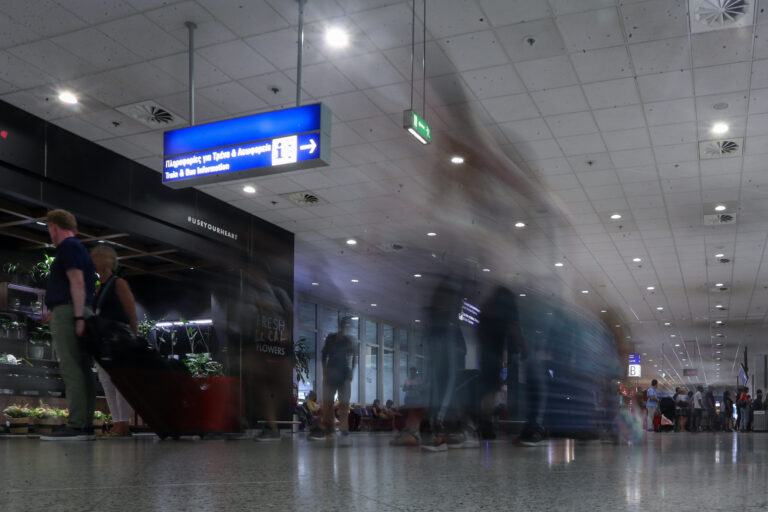 Εντυπωσιακή η επιβατική κίνηση στα αεροδρόμια της χώρας – Αύξηση 53,3% τον Φεβρουάριο