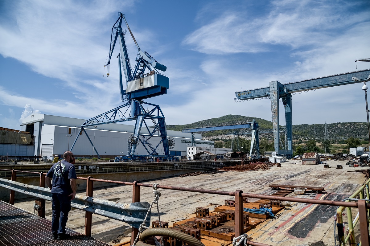 Άδ. Γεωργιάδης: Τα Ναυπηγεία Ελευσίνας αναβαθμίζουν τις δυνατότητές τους – Αυτοψία στη Δεξαμενή Νο 1 που ανελκύστηκε