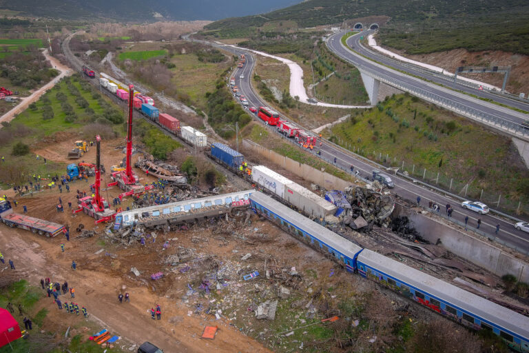 Δημοσία δαπάνη η κηδεία των θυμάτων της τραγωδίας στα Τέμπη