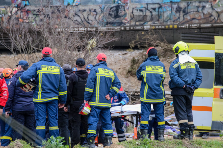 Σύγκρουση τρένων στα Τέμπη: Σε κρίσιμη κατάσταση τρεις νέοι άνθρωποι – Η κατάσταση των τραυματιών