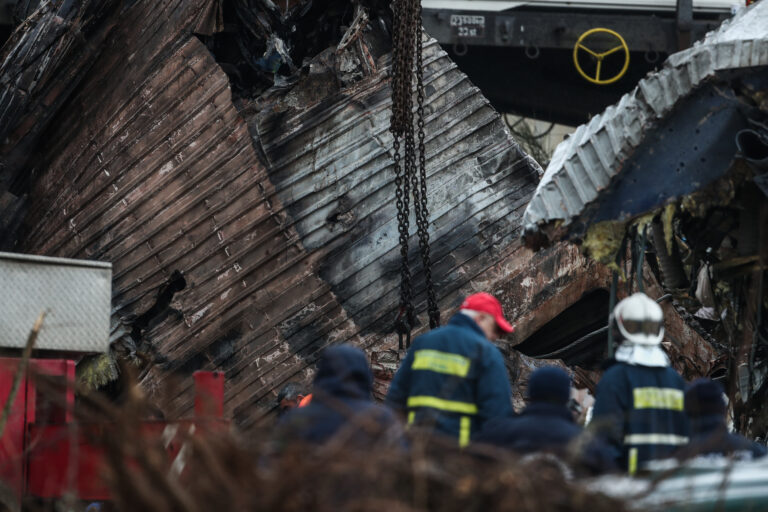 Δραματικές και εντατικές προσπάθειες των σωστικών συνεργειών στα Τέμπη-Αδιευκρίνιστος ο αριθμός των αγνοουμένων (Video)