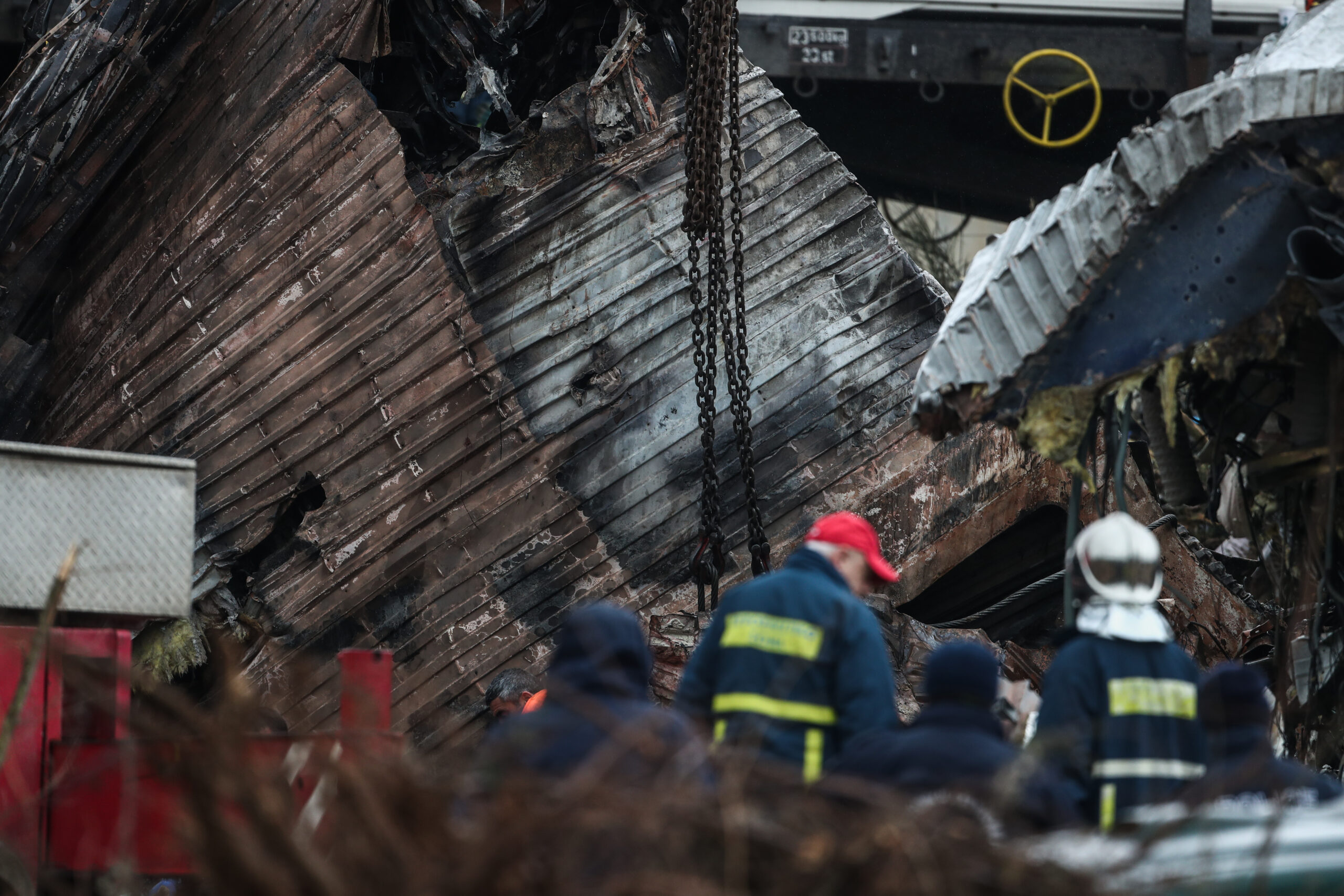 Δραματικές και εντατικές προσπάθειες των σωστικών συνεργειών στα Τέμπη-Αδιευκρίνιστος ο αριθμός των αγνοουμένων (Video)