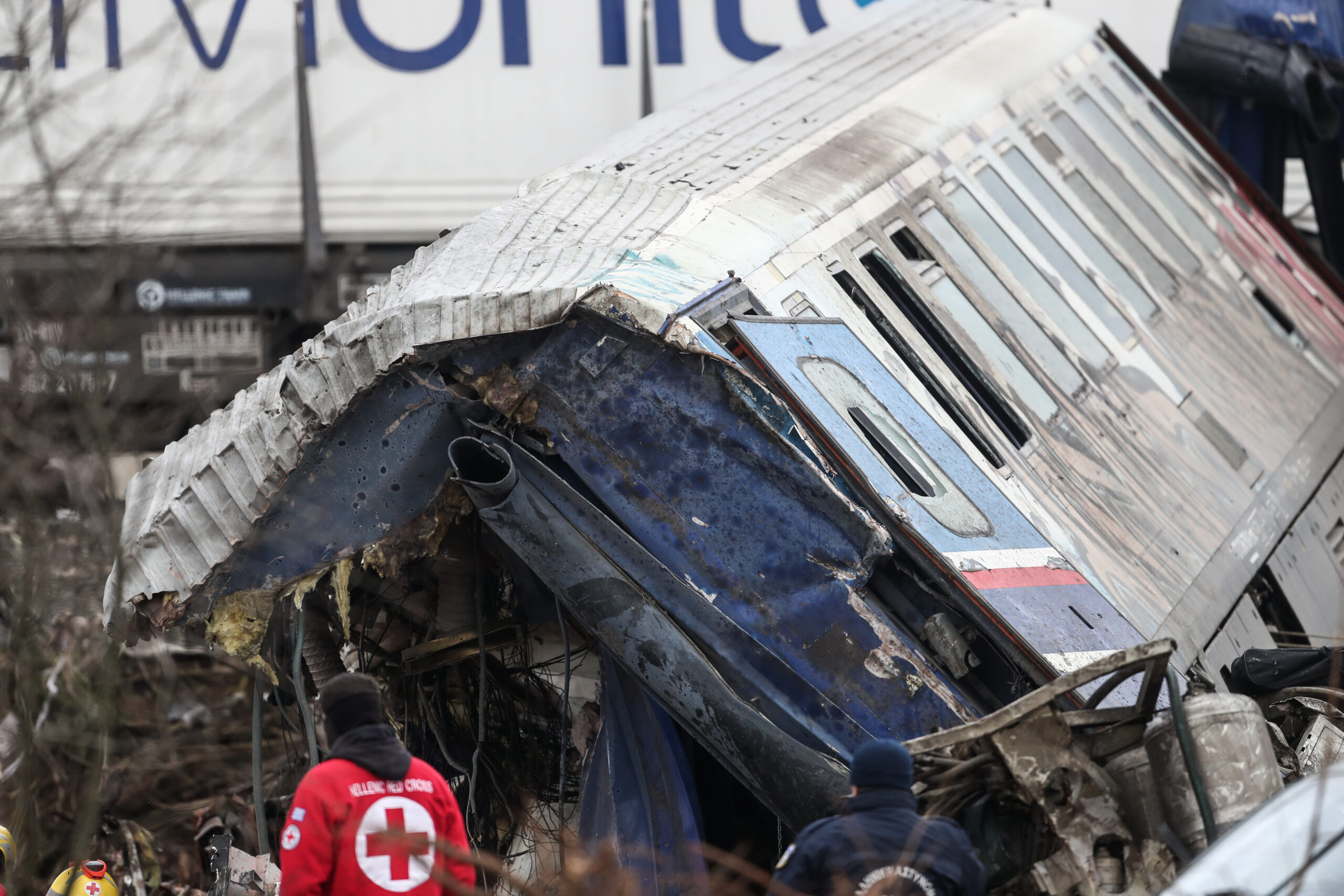 ΣΥΝΕΧΙΖΟΝΤΑΙ ΟΙ ΕΡΕΥΝΕΣ ΤΩΝ ΣΩΣΤΙΚΩΝ ΣΥΝΕΡΓΕΙΩΝ ΓΙΑ ΤΟΥΣ ΑΓΝΟΟΥΜΕΝΟΥΣ ΣΤΟ ΠΟΛΥΝΕΚΡΟ ΣΙΔΗΡΟΔΡΟΜΙΚΟ ΔΥΣΤΥΧΗΜΑ ΣΤΑ ΤΕΜΠΗ(ΒΑΣΙΛΗΣ ΒΕΡΒΕΡΙΔΗΣ/ΜΟΤΙΟΝΤΕΑΜ)