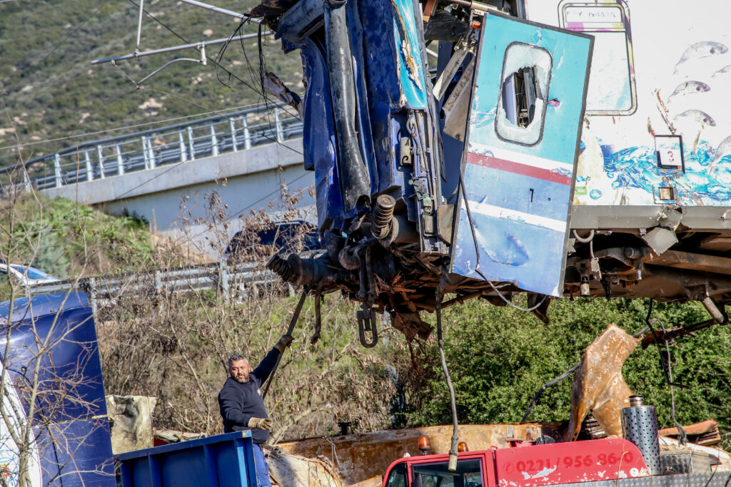 Σιδηροδρομικό δυστύχημα στα Τέμπη:  Την Κυριακή η απολογία του σταθμάρχη – Υπήρξαν νέα στοιχεία, λέει ο συνήγορός του