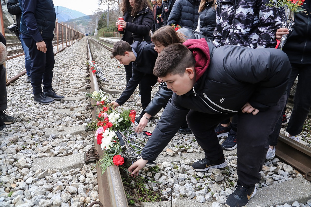 Σιδηροδρομικό δυστύχημα στα Τέμπη: 3.500 ευρώ η δημόσια δαπάνη για την κηδεία κάθε θύματος – Τη Δευτέρα η Κ.Υ.Α