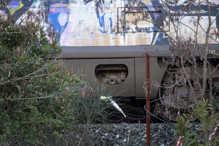 Σιδηροδρομικό δυστύχημα στα Τέμπη: Μαραθώνια η απολογία του σταθμάρχη – Αναλαμβάνει το μερίδιο ευθυνών που του αναλογεί