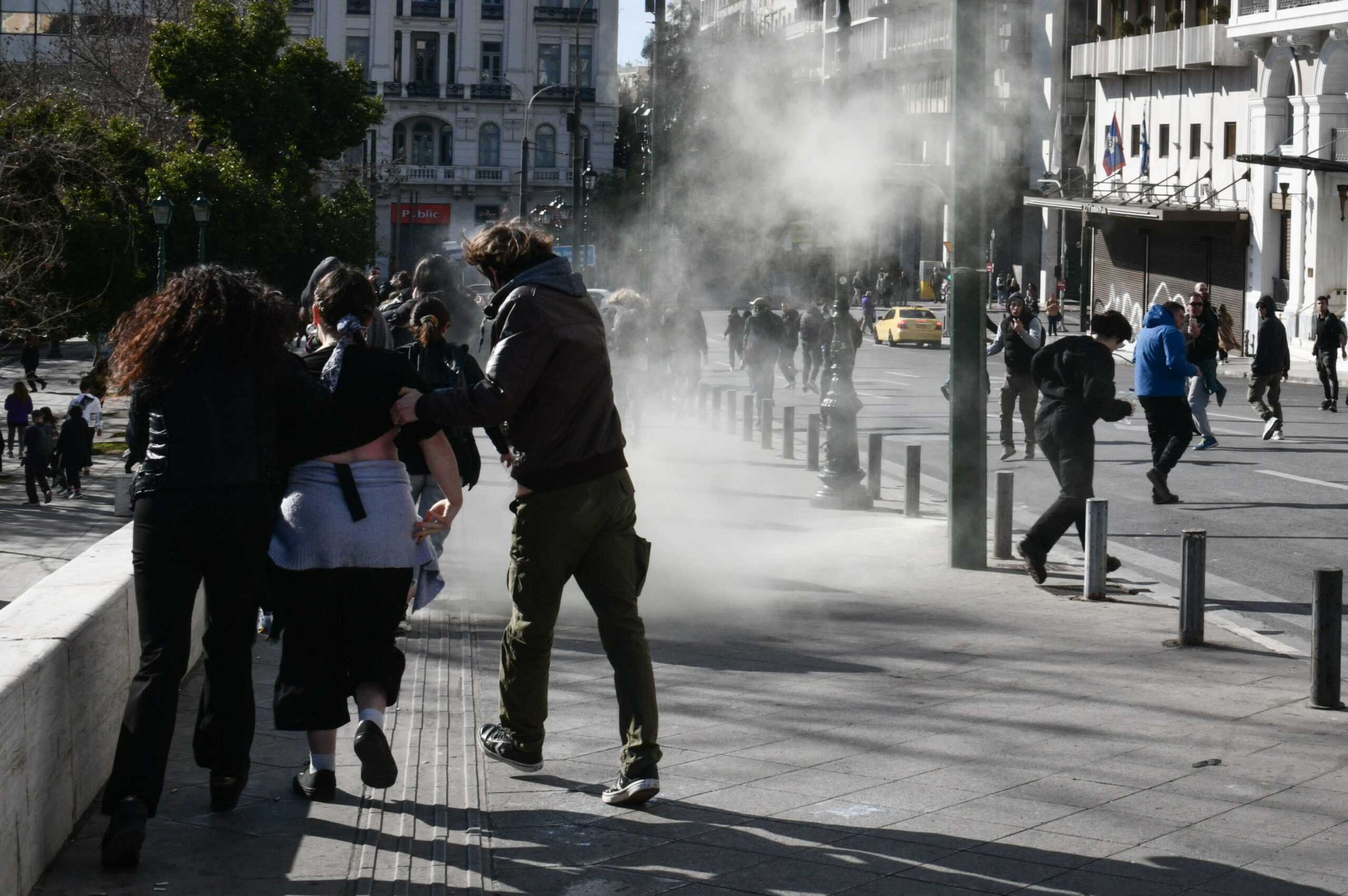 ΣΥΡΙΖΑ: Δακρυγόνα στο Σύνταγμα – Τόση ήταν η ειλικρίνεια της συγγνώμης του κ. Μητσοτάκη