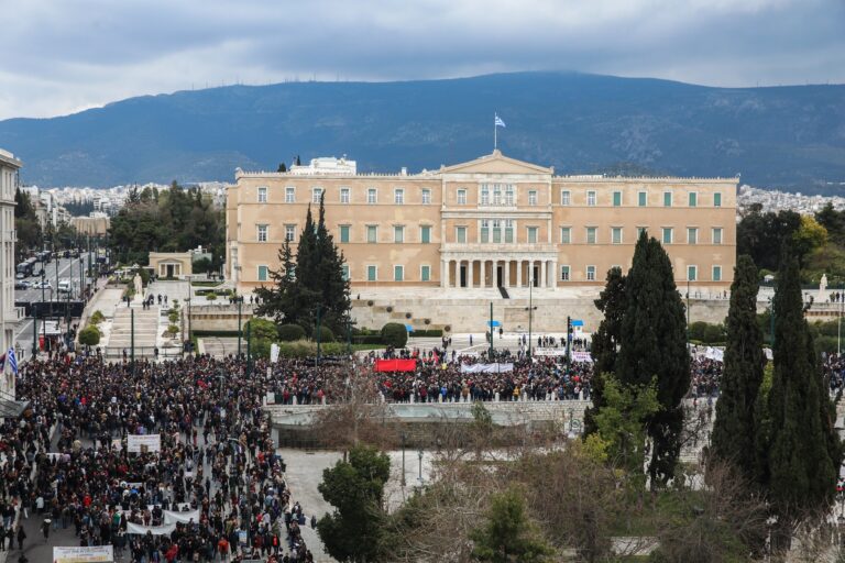 Σε απεργιακό κλοιό η χώρα: Συλλαλητήρια σε μεγάλες πόλεις