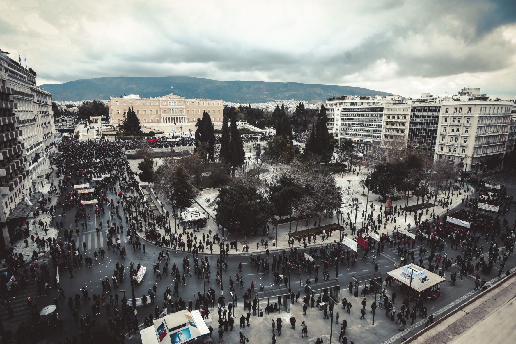 Τέμπη: Μαζικές διαδηλώσεις σε όλη την Ελλάδα – Χιλιάδες κόσμου στους δρόμους
