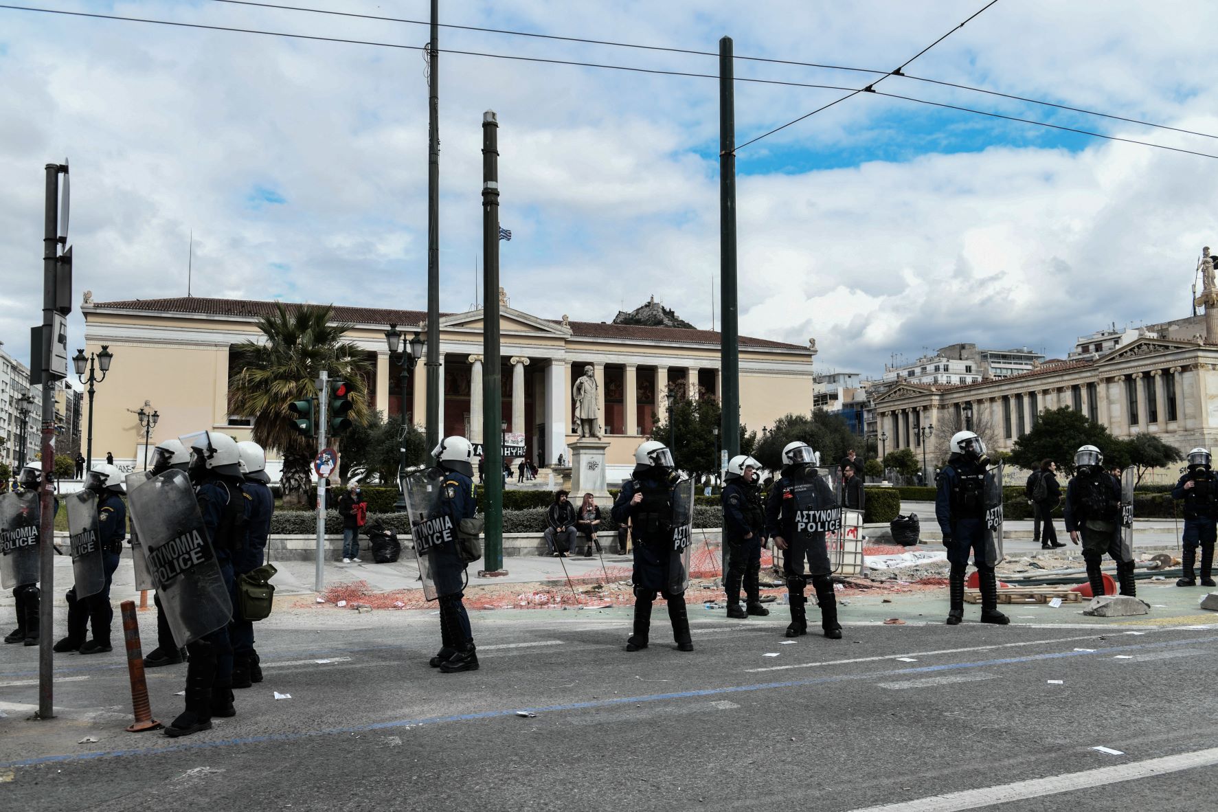 ΣΥΡΙΖΑ-ΠΣ για επεισόδια: Όσο βλέπει ότι καταρρέει ο κ. Μητσοτάκης, τόσο θα γίνεται και πιο επικίνδυνος για τους πολίτες