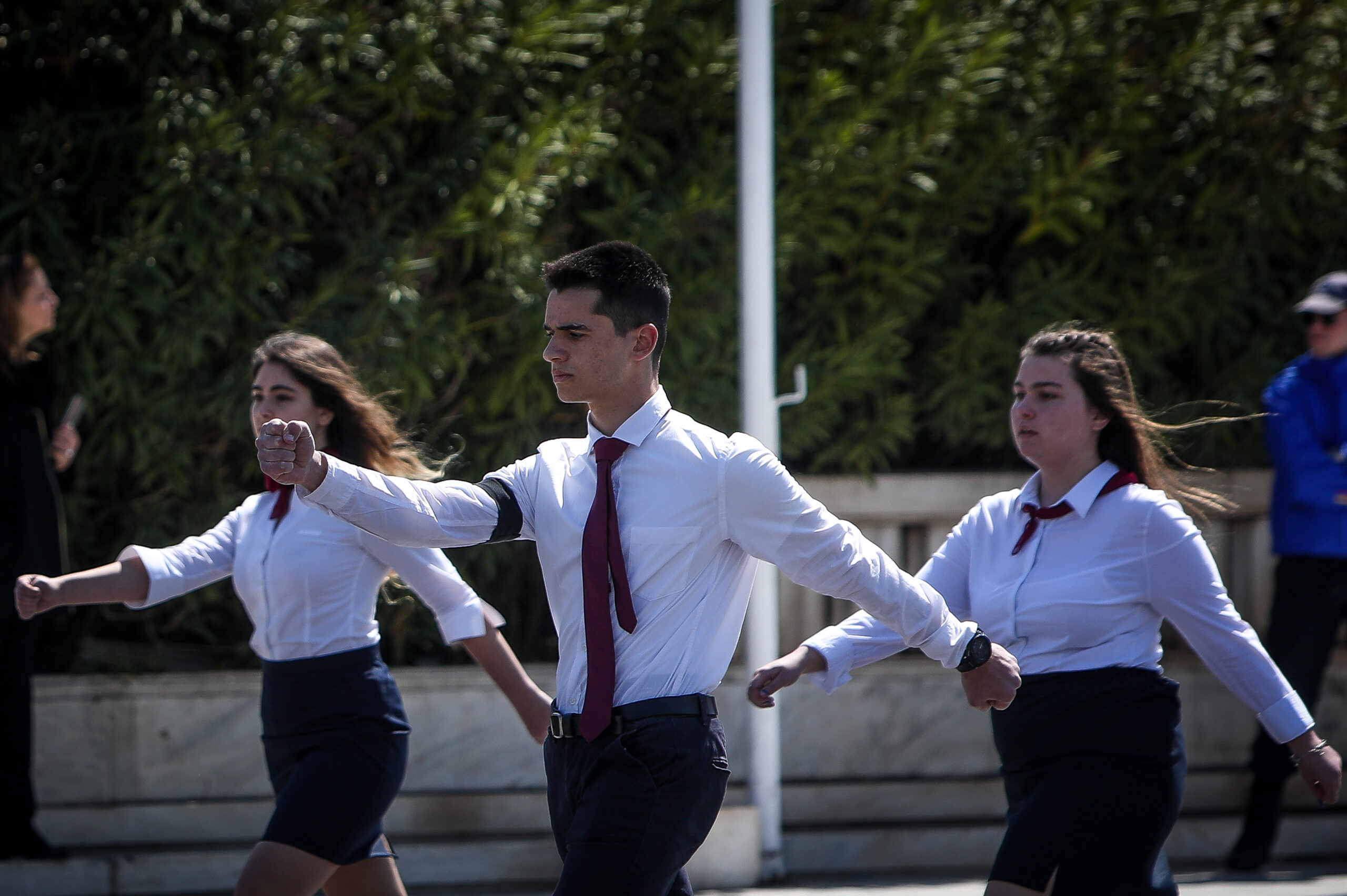 ΟΙ ΠΑΡΑΣΤΑΤΕΣ ΤΗΣ ΣΗΜΑΙΑΣ ΜΑΘΗΤΕΣ ΚΑΙ ΜΑΘΗΤΡΙΕΣ ΤΟΥ 50ου ΛΥΚΕΙΟΥ ΜΕ ΜΑΥΡΑ ΠΕΡΙΒΡΑΧΙΟΝΙΑ ΕΙΣ ΕΝΔΕΙΞΗ ΠΕΝΘΟΥΣ ΓΙΑ ΤΟ ΔΥΣΤΥΧΗΜΑ ΣΤΑ ΤΕΜΠΗ / ΜΑΘΗΤΙΚΗ ΠΑΡΕΛΑΣΗ ΓΙΑ ΤΗΝ ΕΠΕΤΕΙΟ ΤΗΣ 25ης ΜΑΡΤΙΟΥ (ΒΑΣΙΛΗΣ ΡΕΜΠΑΠΗΣ/ EUROKINISSI)