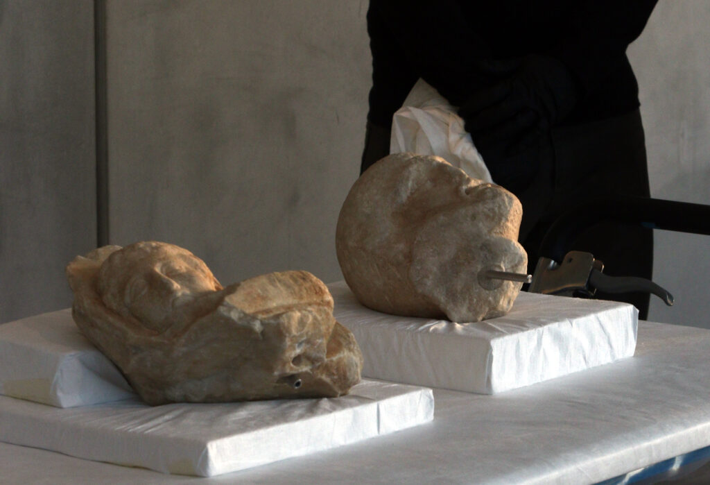 Μουσείο Ακρόπολης: Επανενώθηκαν τα τρία θραύσματα του Παρθενώνα – Δωρεά από το Βατικανό