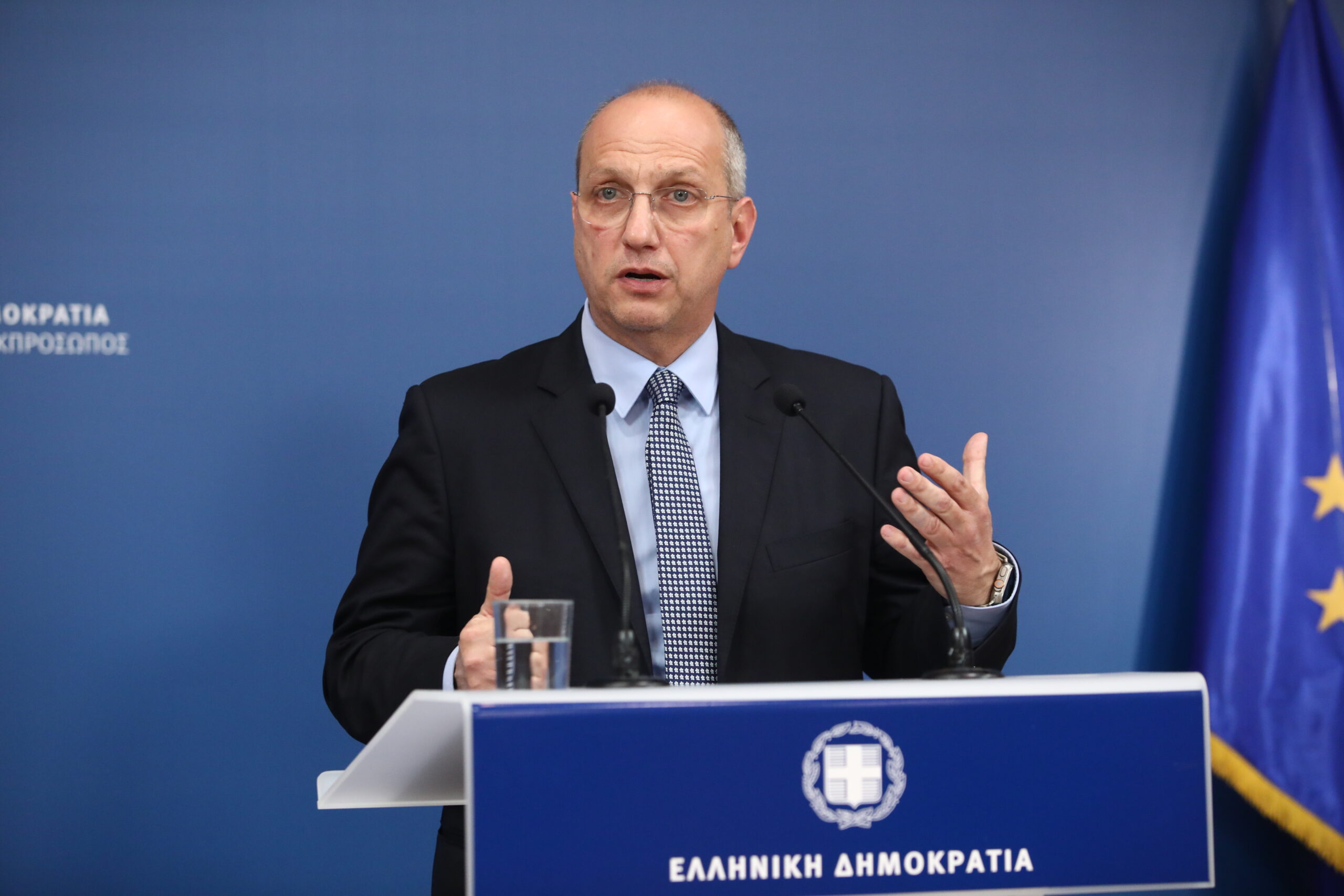 [360363] ΕΝΗΜΕΡΩΣΗ ΤΩΝ ΠΟΛΙΤΙΚΩΝ ΣΥΝΤΑΚΤΩΝ ΑΠΟ ΤΟΝ ΚΥΒΕΡΝΗΤΙΚΟ ΕΚΠΡΟΣΩΠΟ ΓΙΑΝΝΗ ΟΙΚΟΝΟΜΟΥ (ΓΙΑΝΝΗΣ ΠΑΝΑΓΟΠΟΥΛΟΣ/EUROKINISSI)