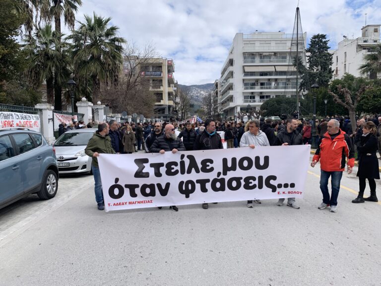 «Δεν θα ξεχάσουμε, δεν θα σωπάσουμε», το μήνυμα της μεγάλης απεργιακής συγκέντρωσης για τα Τέμπη