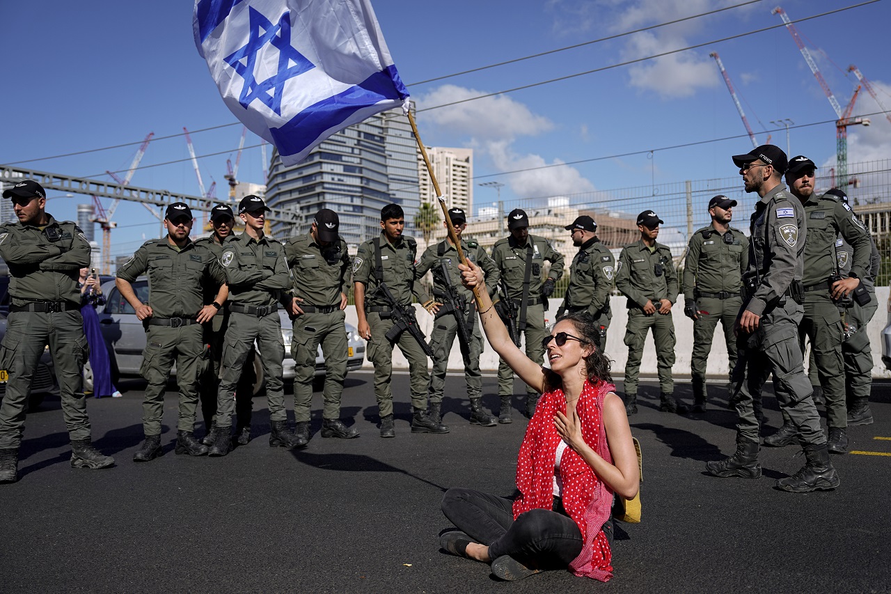 Ισραήλ: Διαδηλώσεις για τις δικαστικές μεταρρυθμίσεις «κατευόδωσαν»  τον Μπ. Νετανιάχου στο ταξίδι του για Γερμανία