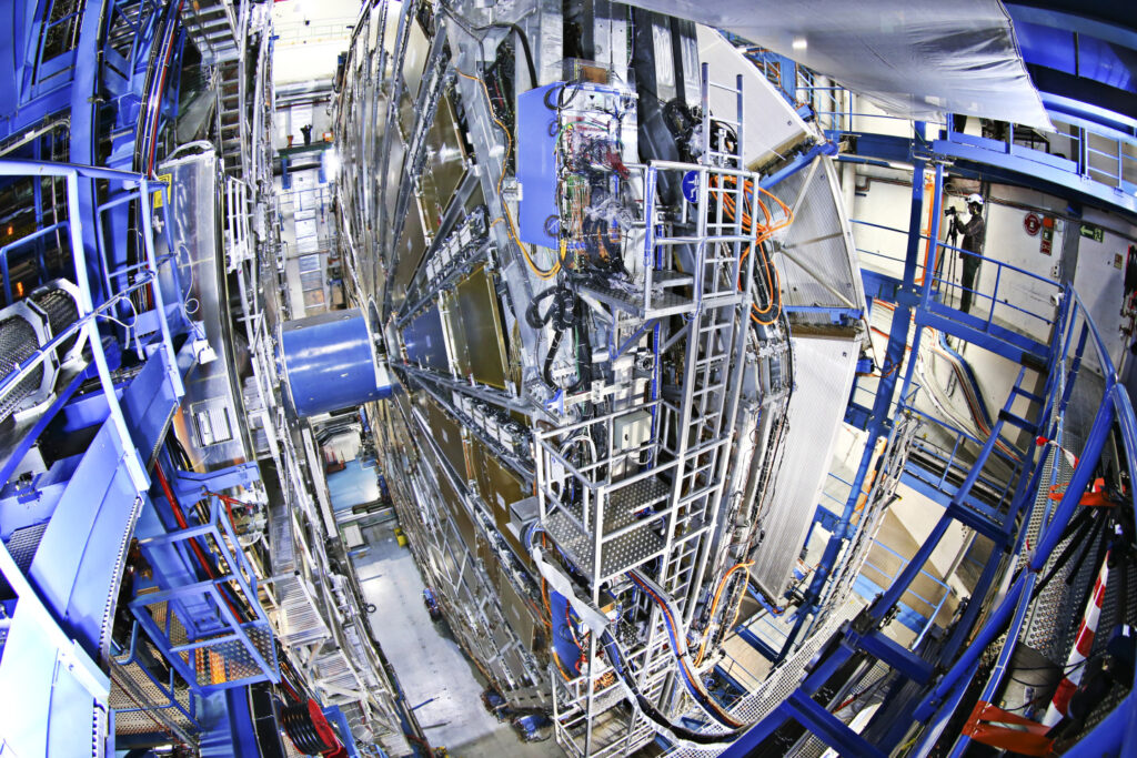 CERN: Οι επιστήμονες ανακοίνωσαν μια νέα ακριβέστερη μέτρηση της μάζας του μποζονίου W