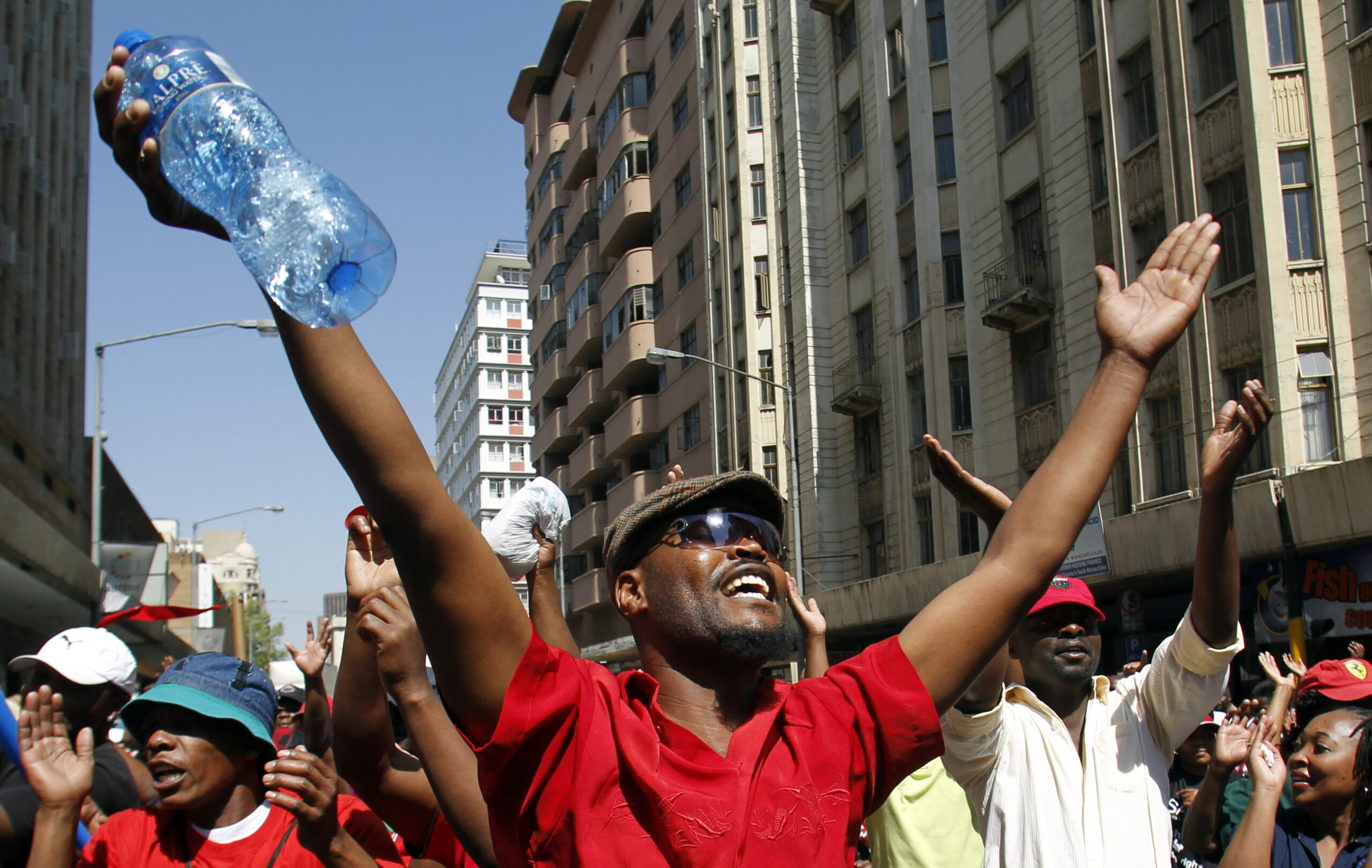 Νότια Αφρική: Οι αρχές συνέλαβαν 87 ανθρώπους  – Φόβος για τις σημερινές, αντικυβερνητικές διαδηλώσεις