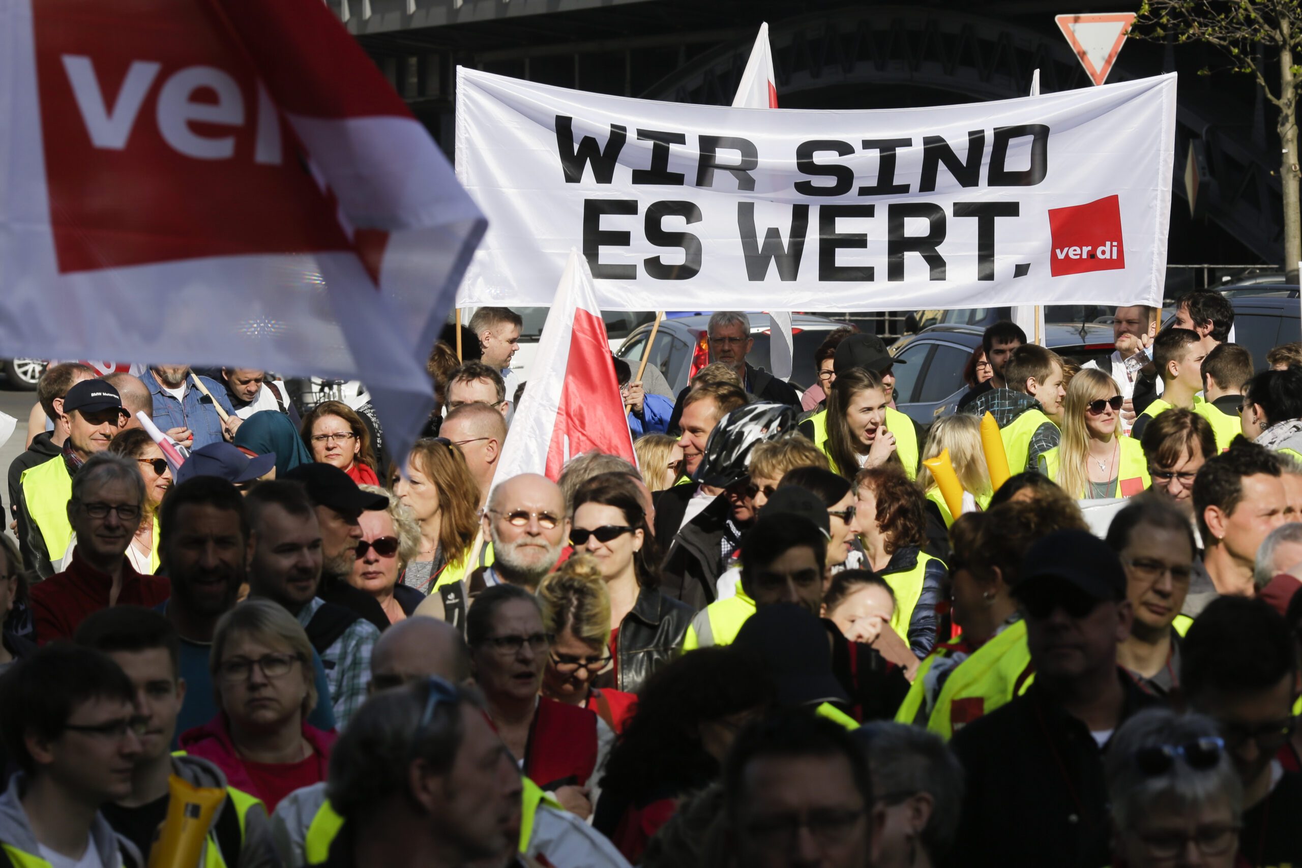 Γερμανία: Το συνδικάτο Verdi καλεί σε απεργία προσωπικό του αεροδρομίου του Βερολίνου