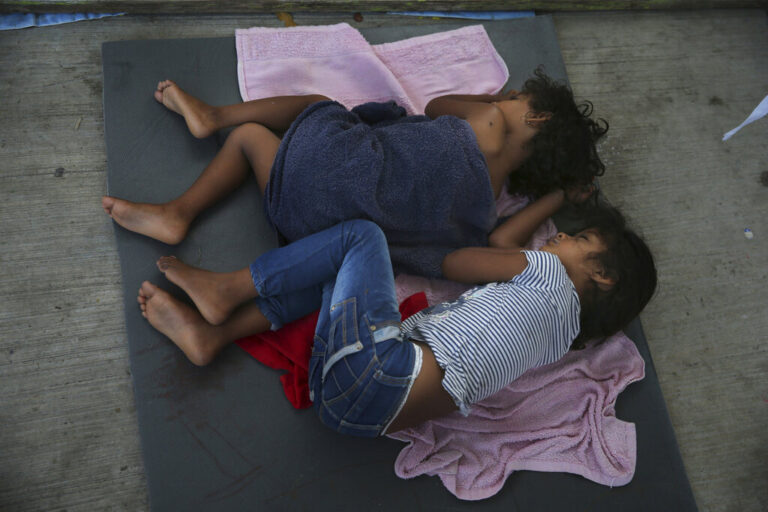 Μεξικό: 100 ασυνόδευτοι ανήλικοι μετανάστες βρέθηκαν μέσα σε μια εγκαταλελειμμένη νταλίκα