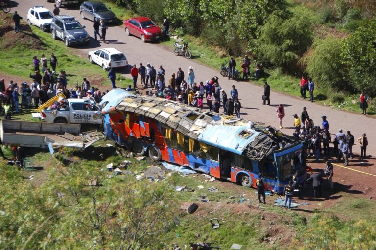 Περού: Τουλάχιστον 13 νεκροί σε τροχαίο