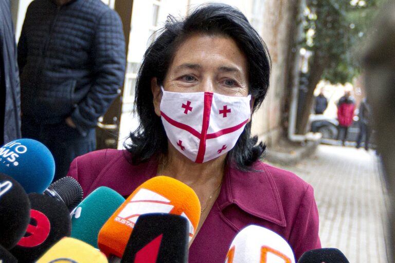 Πρόεδρος της Γεωργίας προς διαδηλωτές: Είμαι μαζί σας