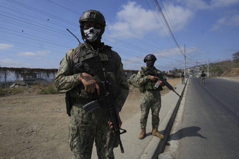 Ισημερινός: Νεκρός στρατιωτικός σε ανταλλαγή πυρών με διακινητές ναρκωτικών
