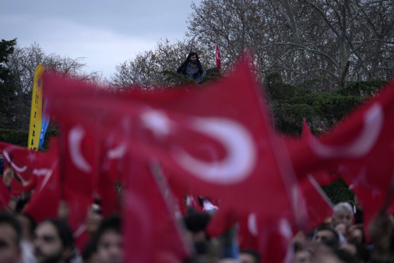 Ζεμενίδης στην ΕΡΤ: Στις 14/5 οι εκλογές στην Τουρκία – Υφαντής: Η ατζέντα της δεν έχει αλλάξει