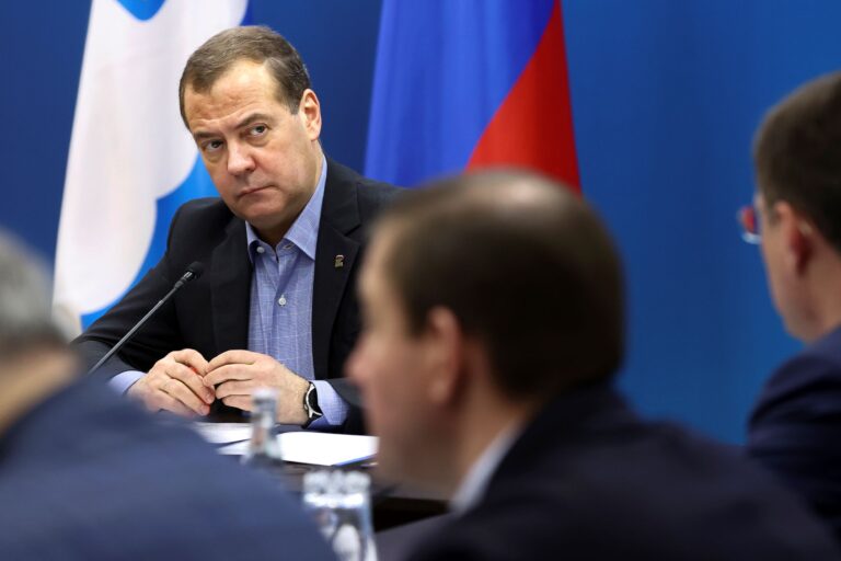 Μεντβέντεφ: Δεν θέλουμε άμεση σύγκρουση με το ΝΑΤΟ