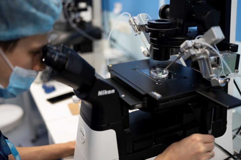 ΗΠΑ: Ζευγάρι μηνύει κλινική μετά από εξωσωματική γονιμοποίηση