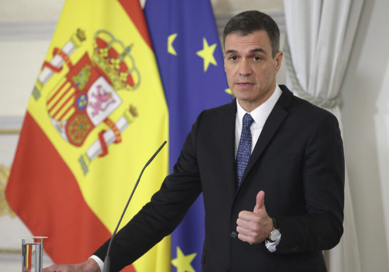 Ισπανία: Συνεχίζεται η συζήτηση της πρότασης μομφής της ακροδεξιάς κατά της κυβέρνησης Σάντσεθ