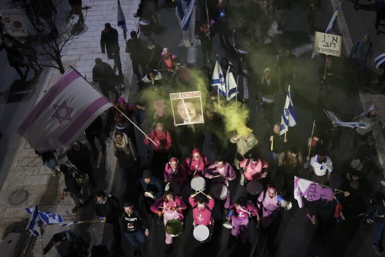Ισραήλ: Aνθρώπινες αλυσίδες ενάντια στη δικαστική μεταρρύθμιση