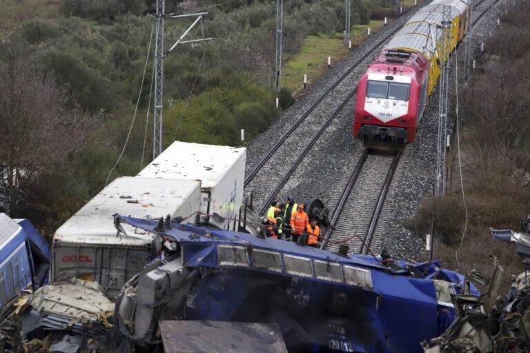Δέσμευση της Κομισιόν να συνδράμει όπου χρειαστεί μετά τη σιδηροδρομική τραγωδία στα Τέμπη