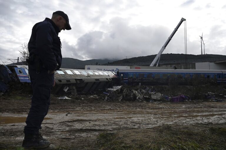 Ο φοιτητής από τους Λειψούς που επέζησε στο μοιραίο τρένο: Βρήκα ζωντανό ένα μωρό κάτω από το κάθισμά μου (ηχητικό)