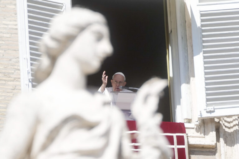 Πάπας Φραγκίσκος: Η σκέψη μου στα θύματα του σιδηροδρομικού δυστυχήματος