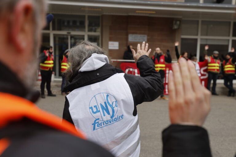 Για έκτη φορά παραλύει η Γαλλία από απεργιακές κινητοποιήσεις κατά του συνταξιοδοτικού