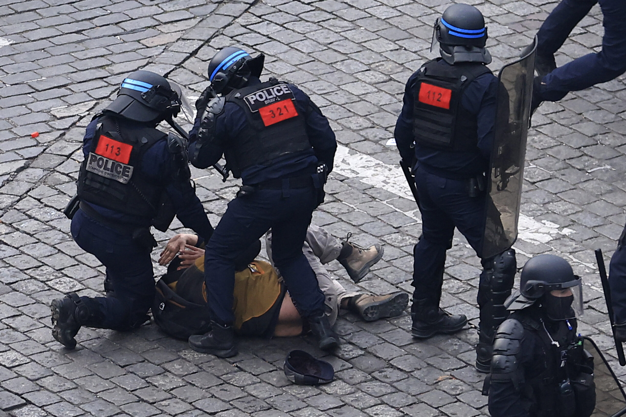 Διεθνής Αμνηστία: Καταγγέλλει την αστυνομία για «κατάχρηση» μη θανατηφόρων όπλων εναντίον διαδηλωτών