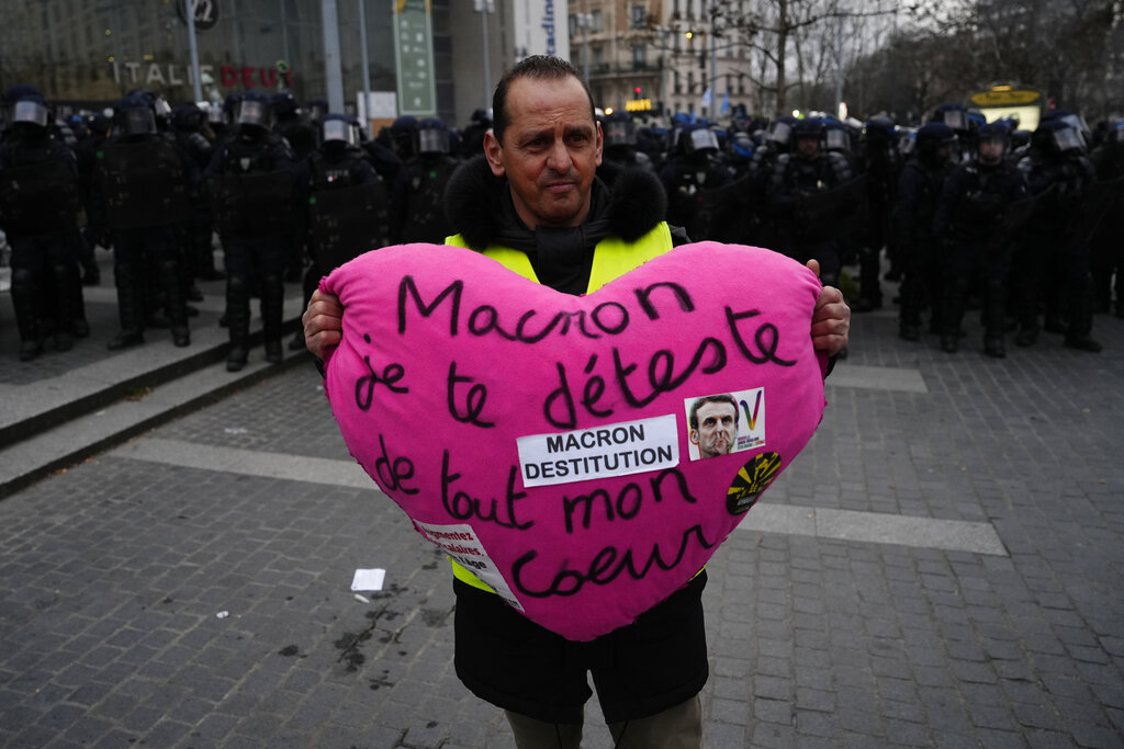 Γαλλία: Η Γερουσία υπερψήφισε την πρόταση Μακρόν για την αύξηση των ορίων ηλικίας συνταξιοδότησης