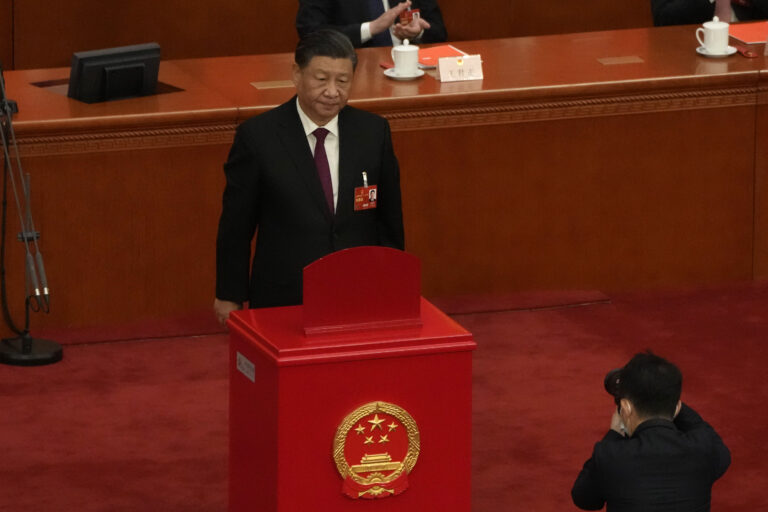 Κίνα: Ο Σι Τζινπίνγκ εξασφάλισε τρίτη θητεία στην προεδρία της χώρας