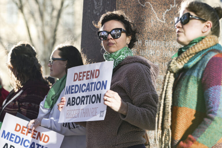 ΗΠΑ: Νόμος που απαγορεύει τις αμβλώσεις στη Βόρεια Ντακότα κρίθηκε αντισυνταγματικός 
