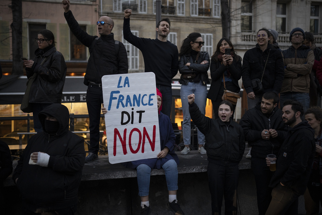 Γαλλία: Αντίστροφη μέτρηση για τη συζήτηση των προτάσεων μομφής – Τι προβλέπεται