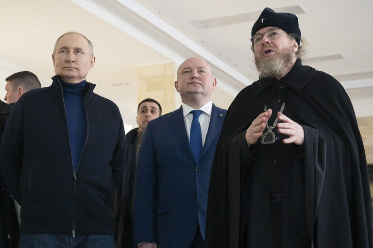 Επίσκεψη Πούτιν στην κατεχόμενη Μαριούπολη
