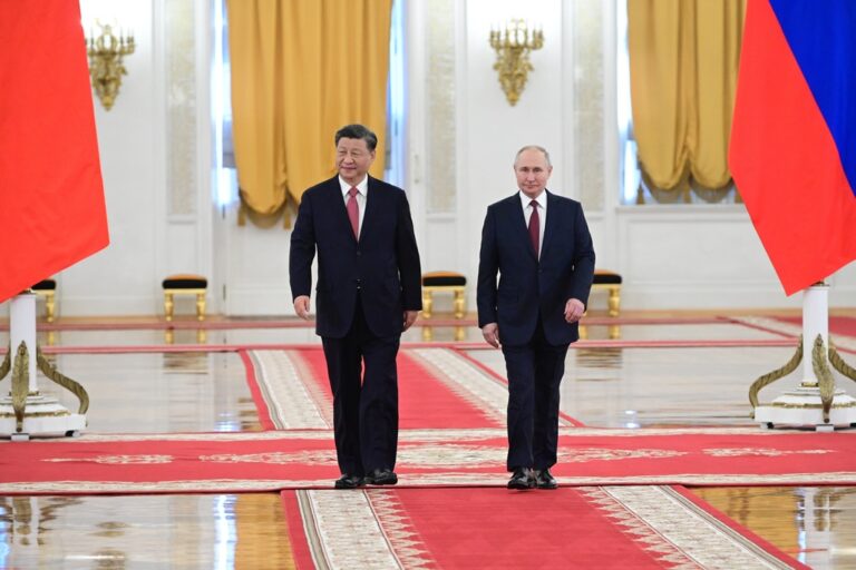 Ο Πούτιν καλωσόρισε στο Κρεμλίνο τον Σι Τζινπίνγκ – Ξεκίνησαν οι επίσημες συνομιλίες