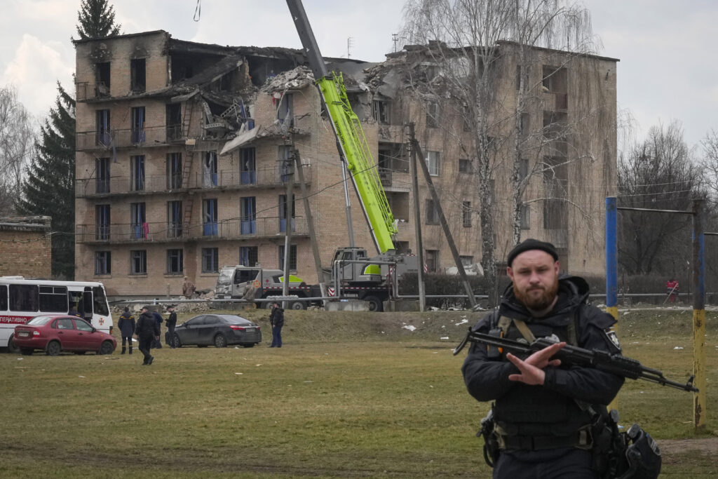 Πόλεμος στην Ουκρανία: Κατάστημα στις φλόγες έπειτα από εκρήξεις στο Κίεβο